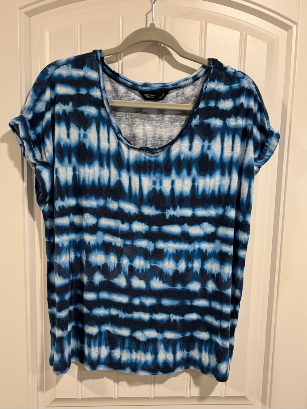 Simply Vera-Vera Wang scoop neck tee 
Size large